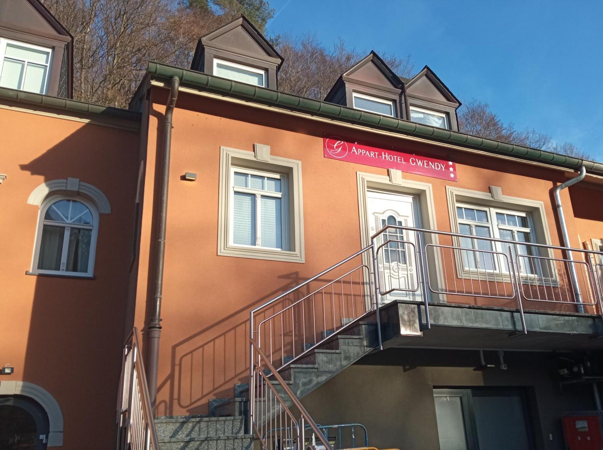 Appart-Hotel Gwendy Bour Exteriör bild