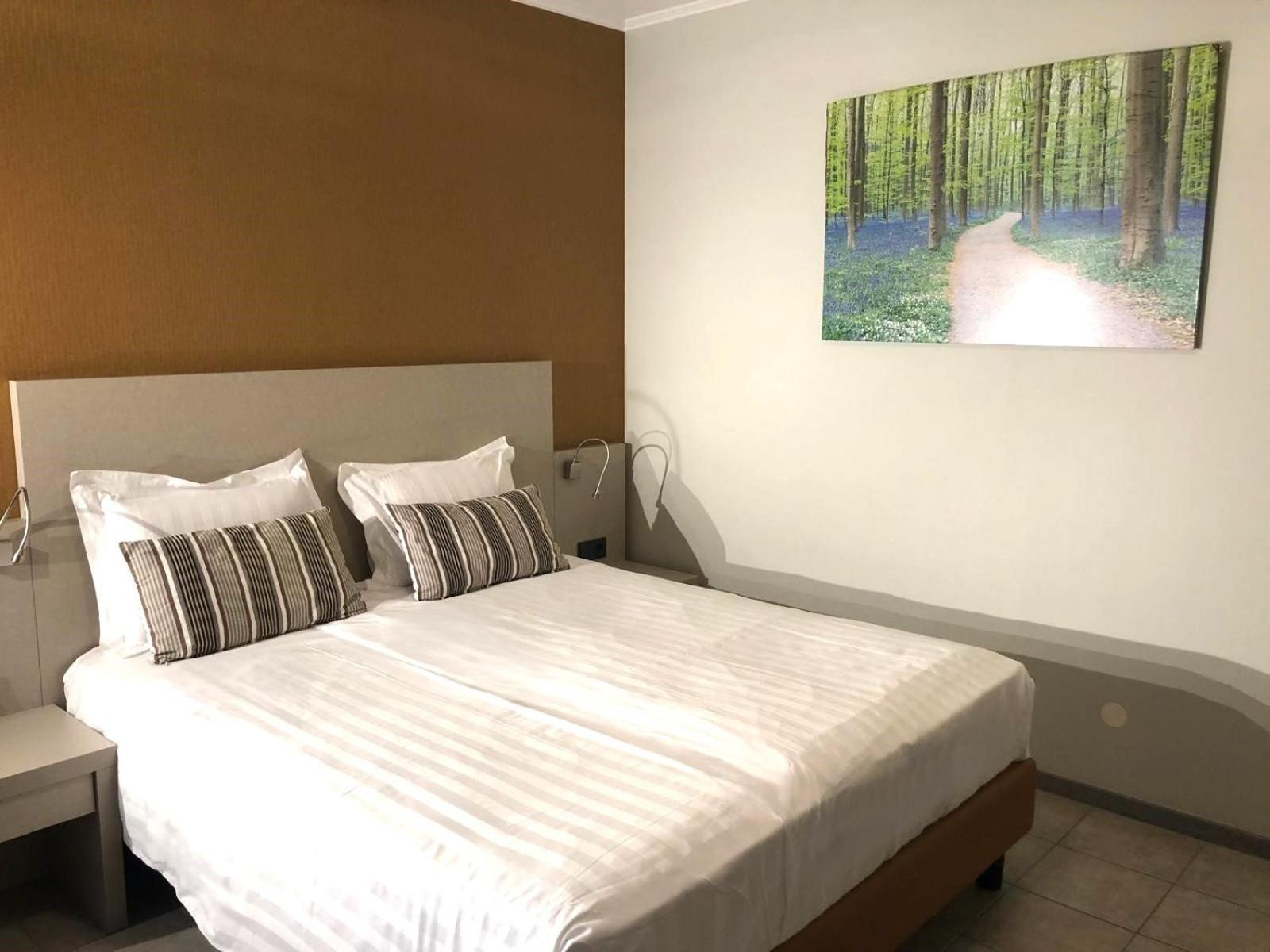 Appart-Hotel Gwendy Bour Exteriör bild