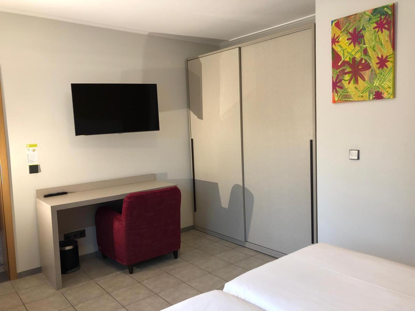 Appart-Hotel Gwendy Bour Exteriör bild